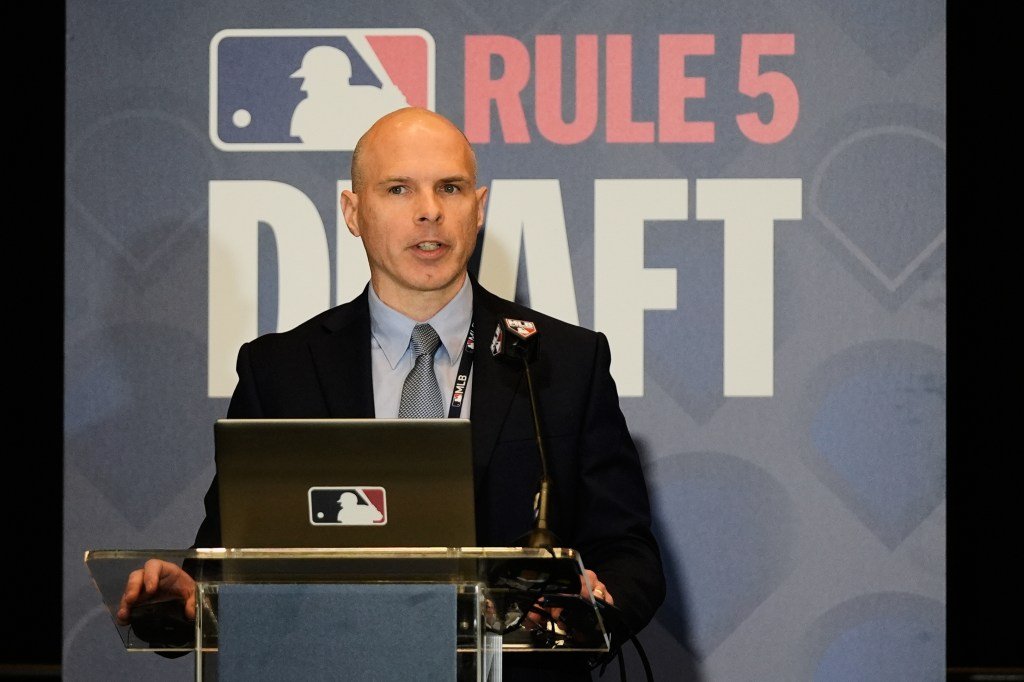 Red Sox acquire reliever from A’s, lose prospect to White Sox