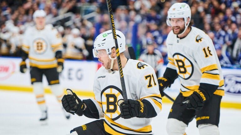 To trade or not to trade? Bruins must make their call with Arvidsson.
