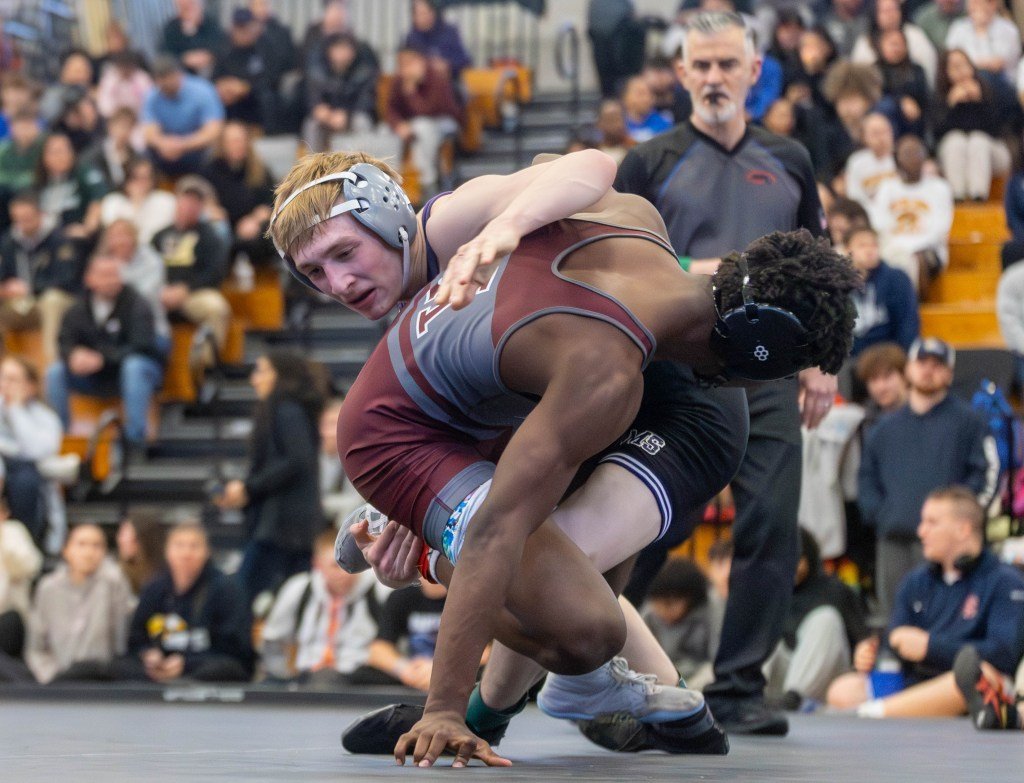 Central Catholic boys, Lowell girls claim Div. 1 wrestling titles