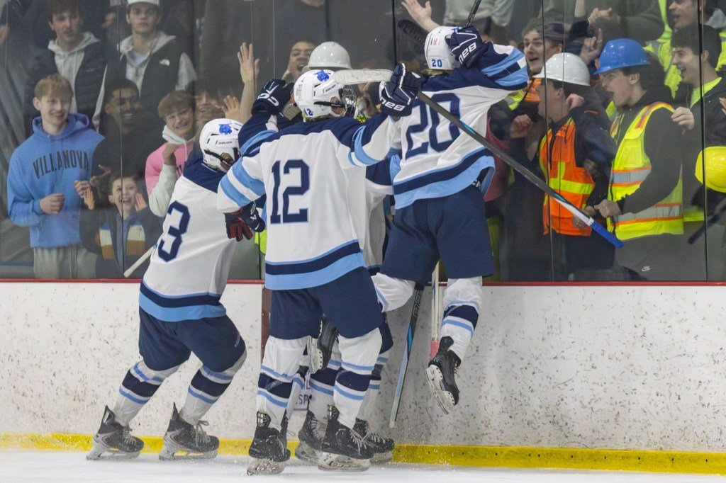 Amelia Crowe sinks eight 3-pointers, leads Pentucket to win