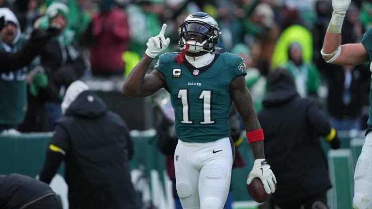 A.J. Brown Patriots-Eagles trade has ‘framework in place’