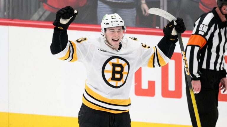 Patrice Bergeron likes what he sees from Fraser Minten
